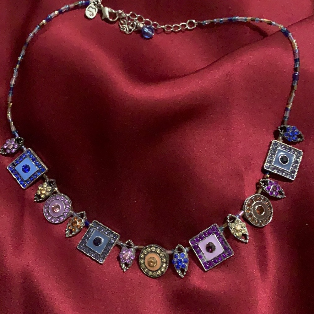 Necklace vintage style.